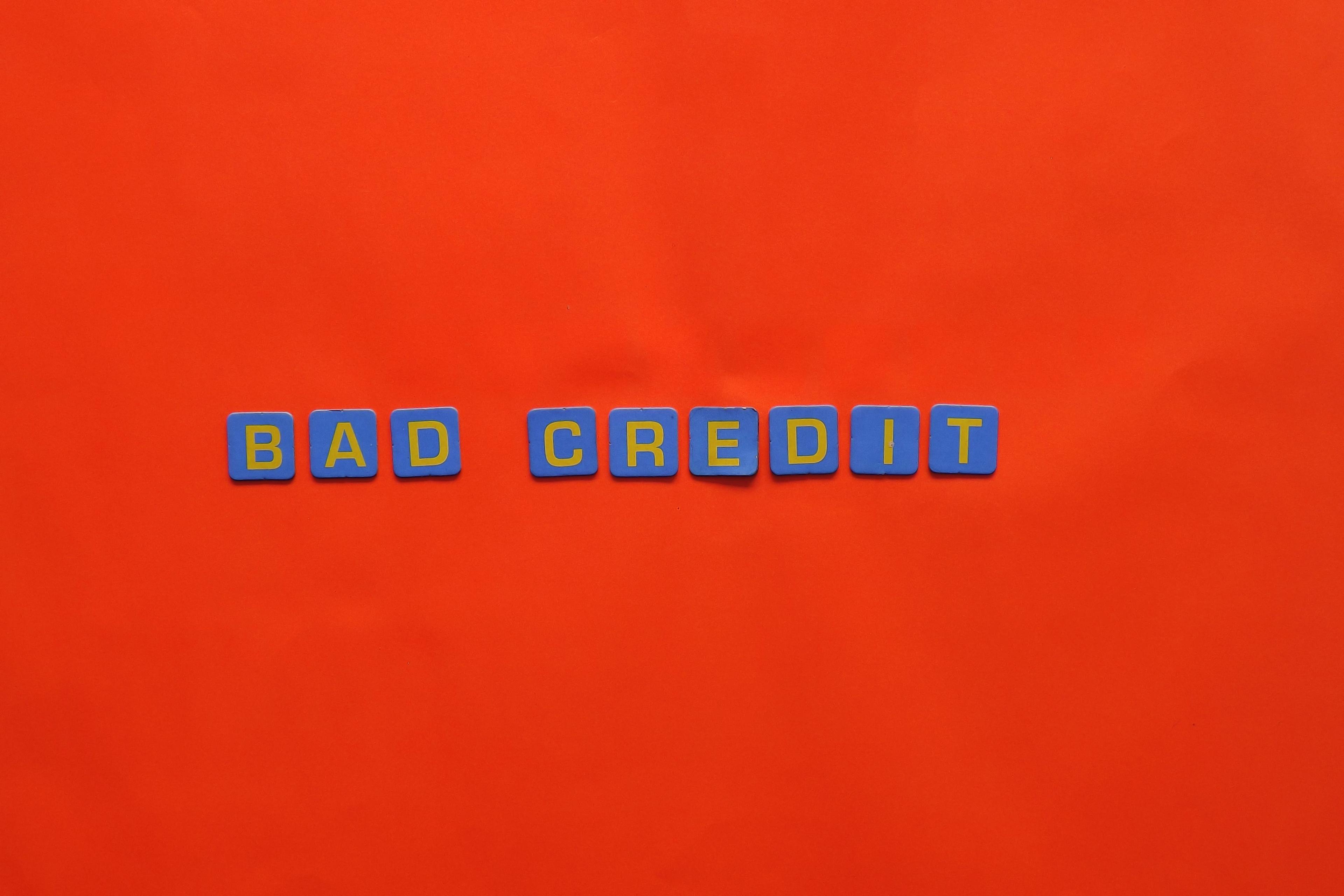 Lettering saying bad credit.