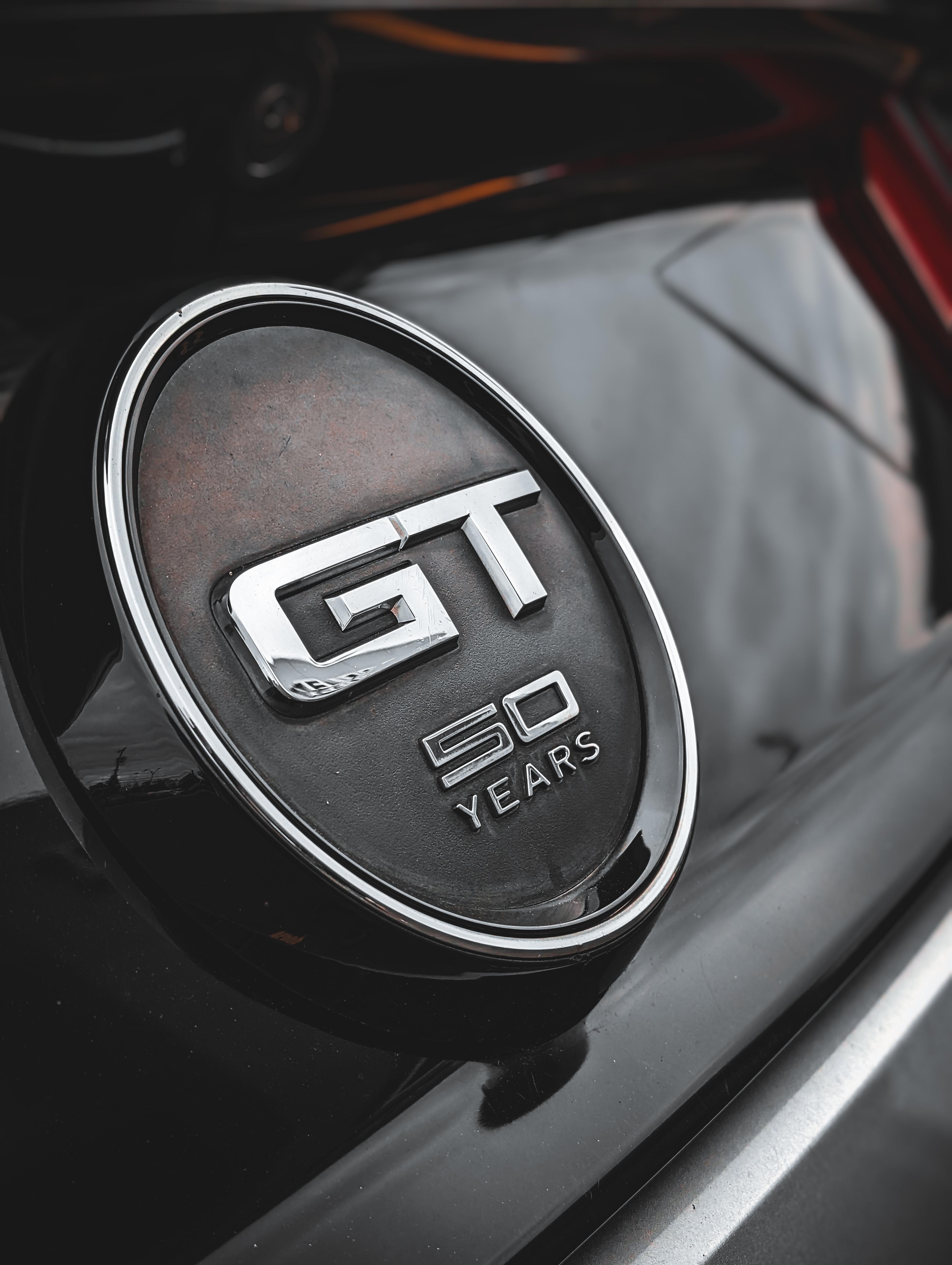 a GT logo on a car