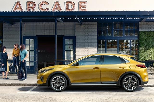 KIA XCeed Side On Image - LeaseLoco - What Happens If You Crash a Leased Car Blog